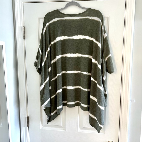 Jodifl Women's Green & White Striped Flowy Poncho Top One Size - Picture 2 of 6